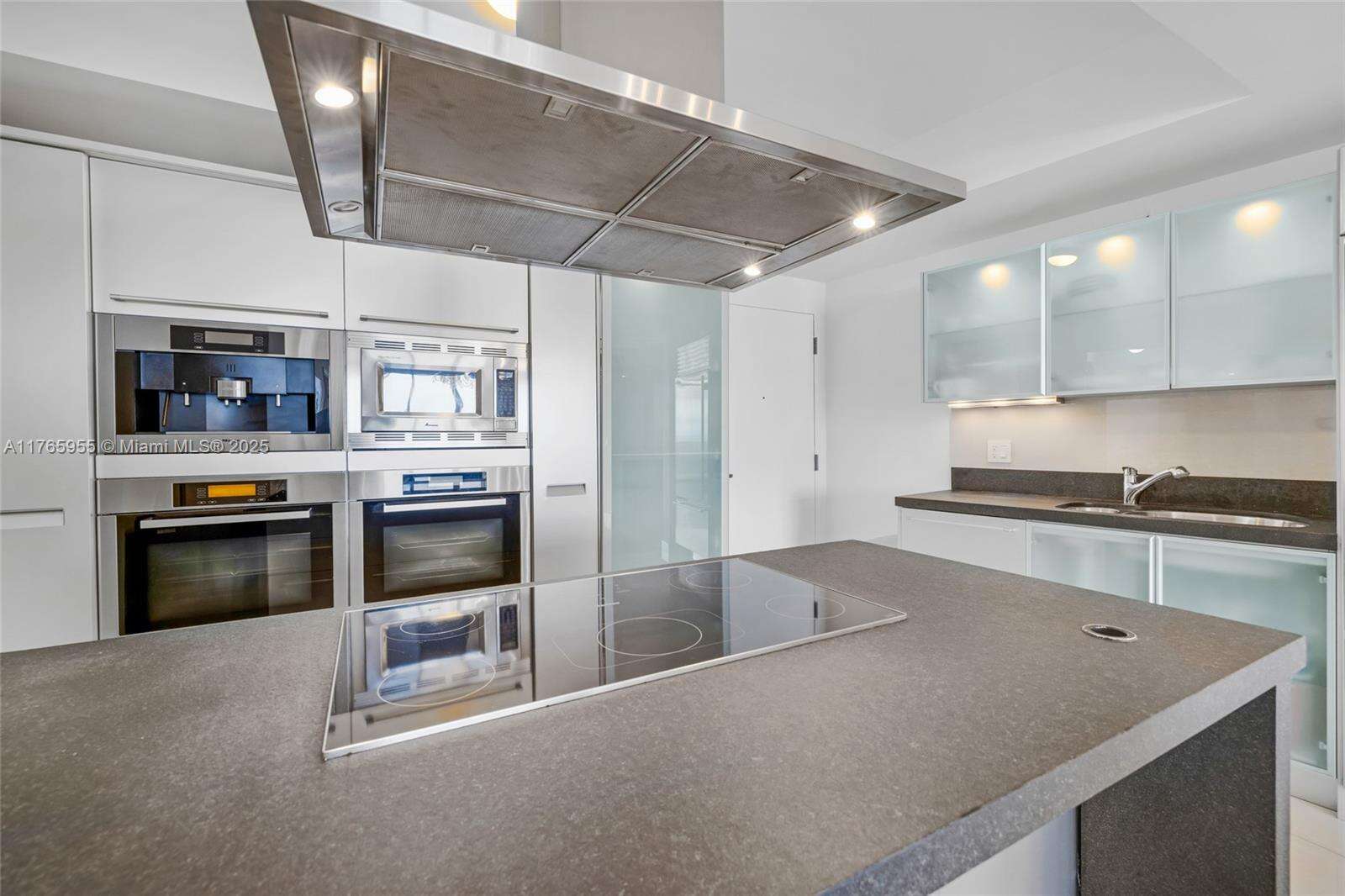 Trump Royale at 18201 Collins Ave, Sunny Isles Beach, FL 33160 - For Rent photo 10
