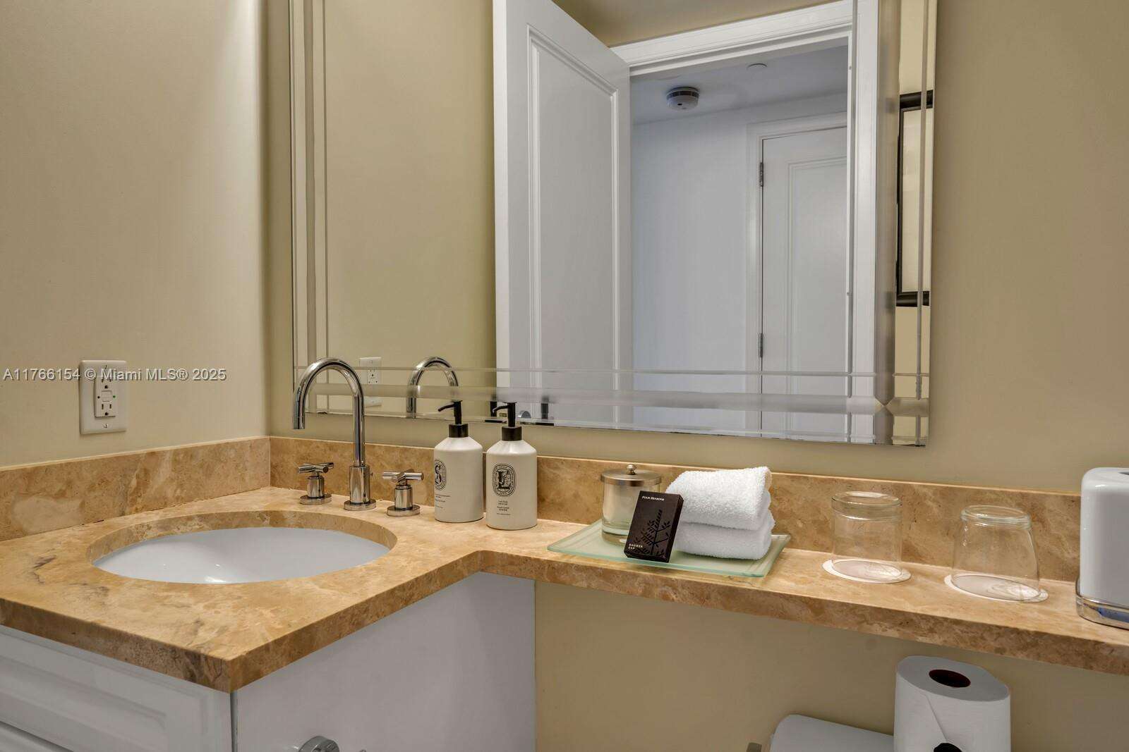 Four Seasons Residences at 1435 Brickell Ave, Miami, FL 33131 - For Rent photo 30
