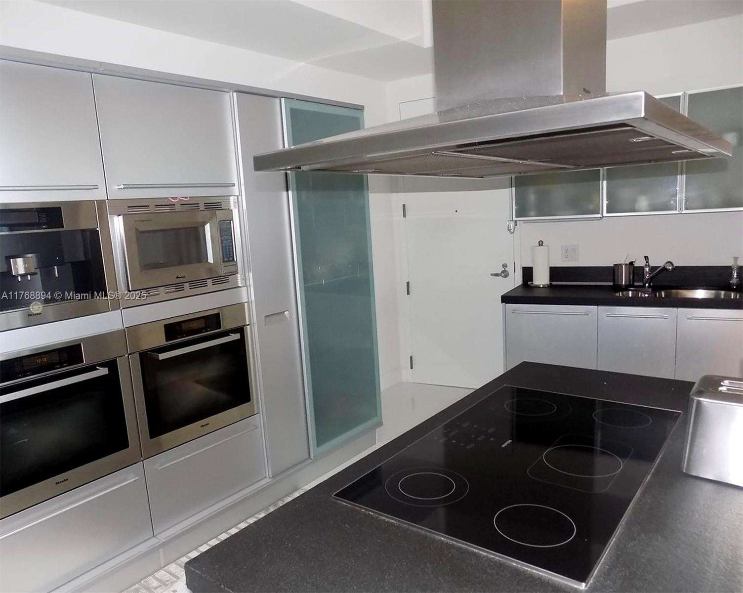 Trump Royale at 18201 Collins Ave, Sunny Isles Beach, FL 33160 - For Rent photo 3