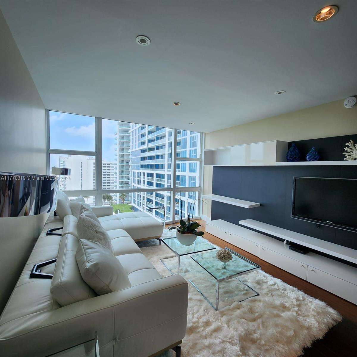 Central Carillon at 6801 Collins Ave, Miami Beach, FL 33141 - For Rent photo 20