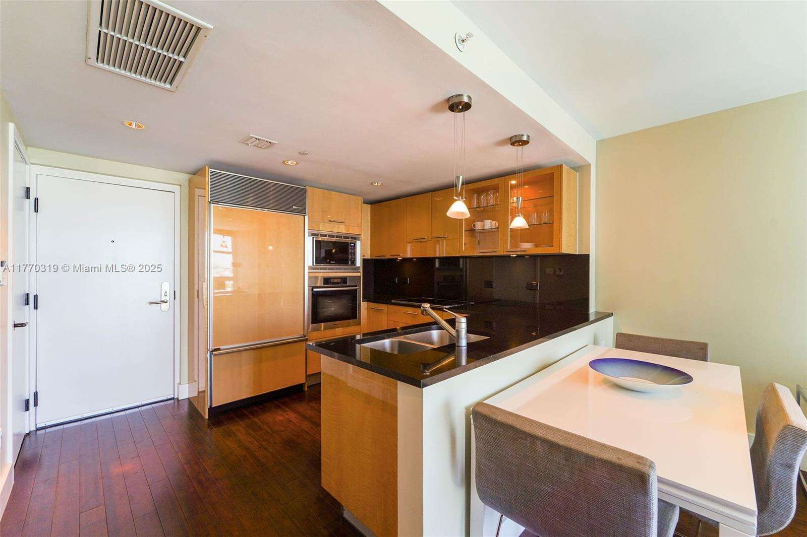 Central Carillon at 6801 Collins Ave, Miami Beach, FL 33141 - For Rent photo 3