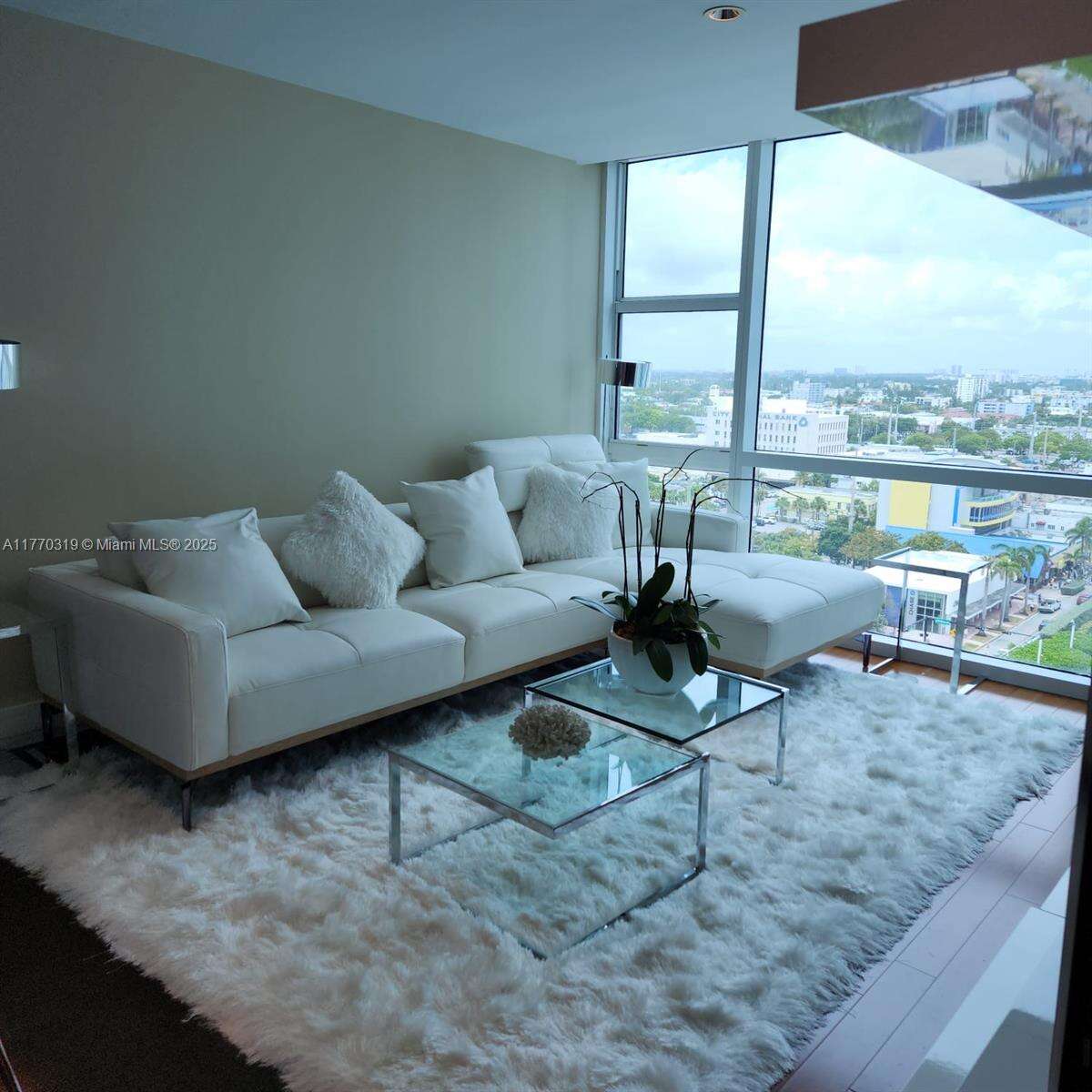 Central Carillon at 6801 Collins Ave, Miami Beach, FL 33141 - For Rent photo 21