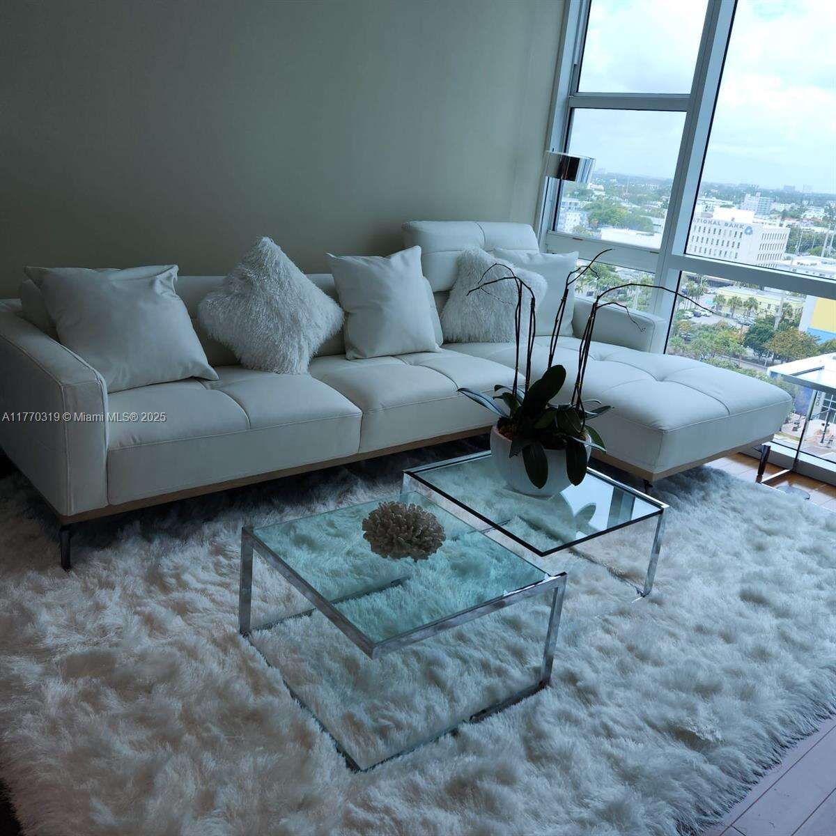 Central Carillon at 6801 Collins Ave, Miami Beach, FL 33141 - For Rent photo 23