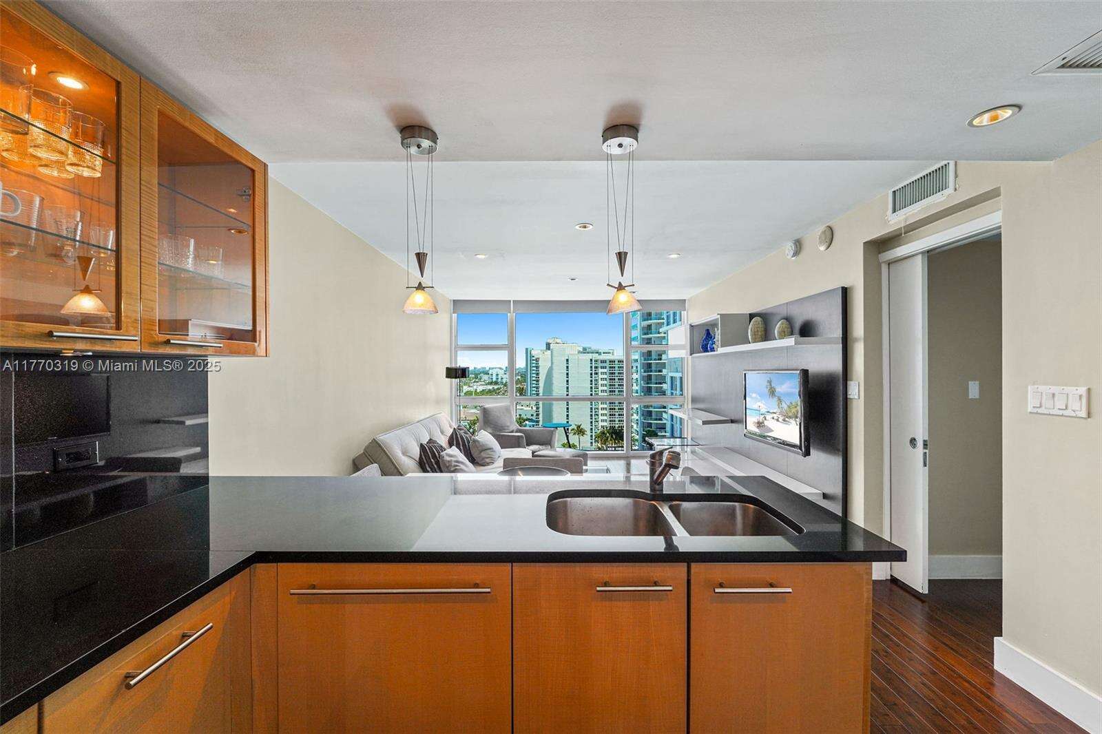 Central Carillon at 6801 Collins Ave, Miami Beach, FL 33141 - For Rent photo 5