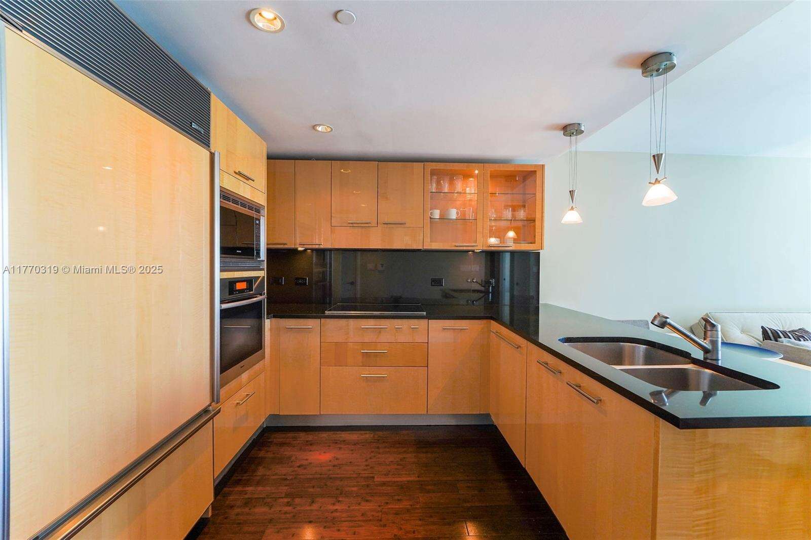 Central Carillon at 6801 Collins Ave, Miami Beach, FL 33141 - For Rent photo 7