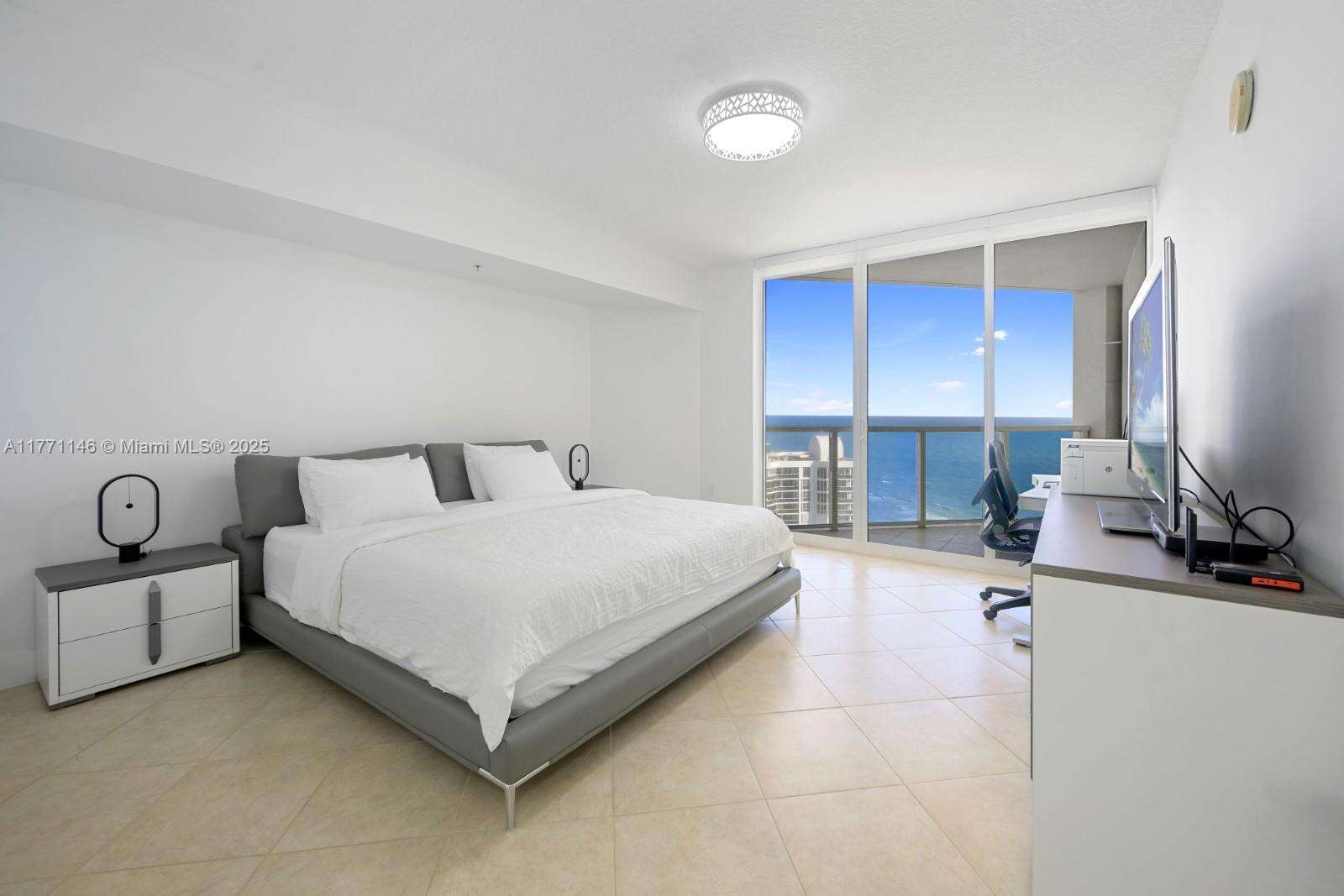 La Perla at 16699 Collins Ave, Sunny Isles Beach, FL 33160 - For Rent photo 11