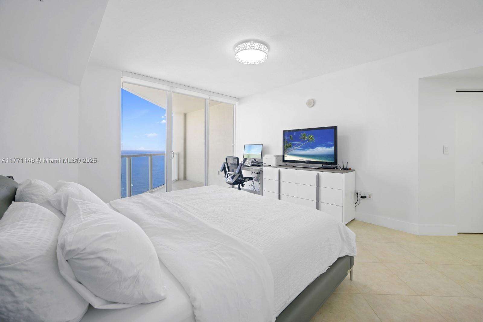 La Perla at 16699 Collins Ave, Sunny Isles Beach, FL 33160 - For Rent photo 12