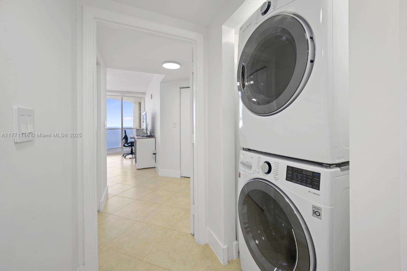 La Perla at 16699 Collins Ave, Sunny Isles Beach, FL 33160 - For Rent photo 14