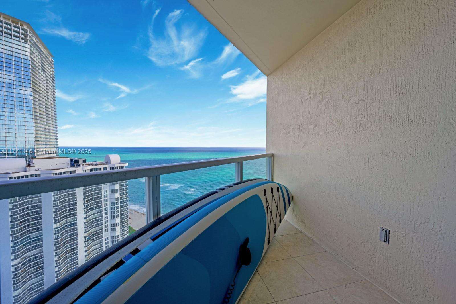 La Perla at 16699 Collins Ave, Sunny Isles Beach, FL 33160 - For Rent photo 17