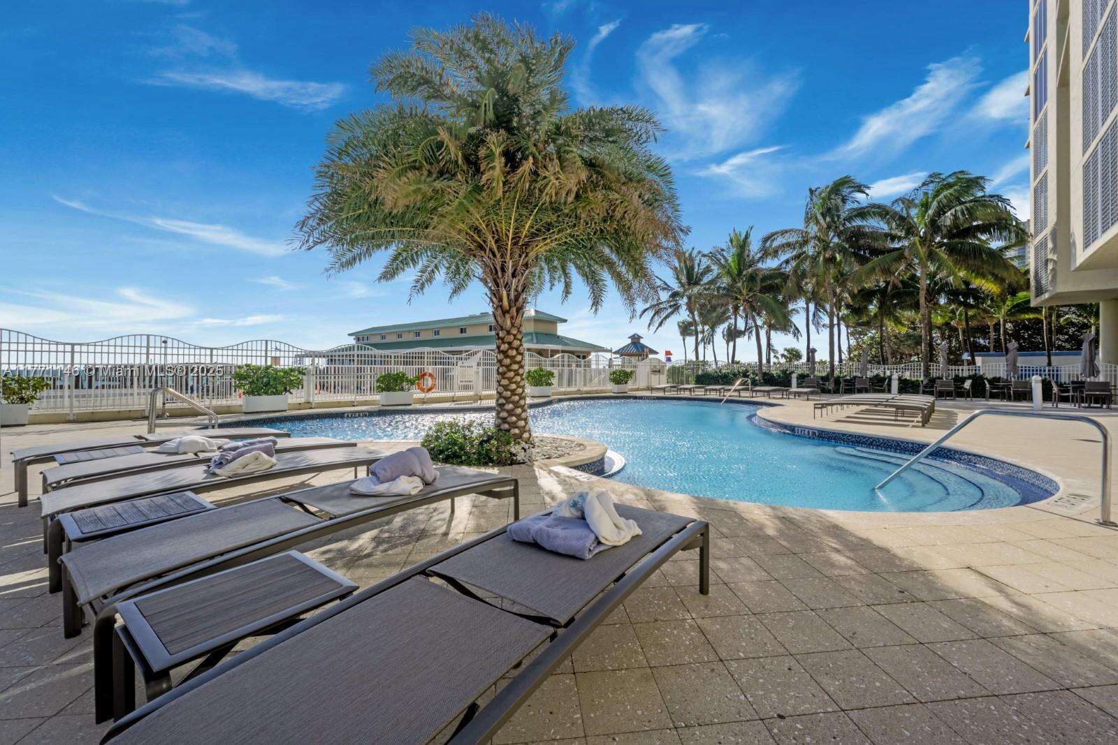 La Perla at 16699 Collins Ave, Sunny Isles Beach, FL 33160 - For Rent photo 20
