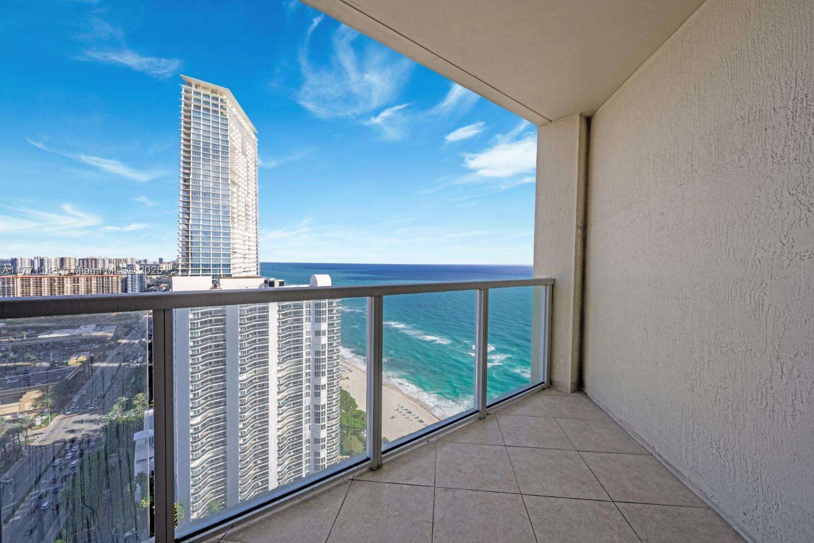 La Perla at 16699 Collins Ave, Sunny Isles Beach, FL 33160 - For Rent photo 5