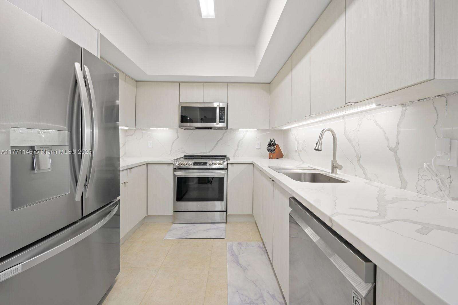 La Perla at 16699 Collins Ave, Sunny Isles Beach, FL 33160 - For Rent photo 6