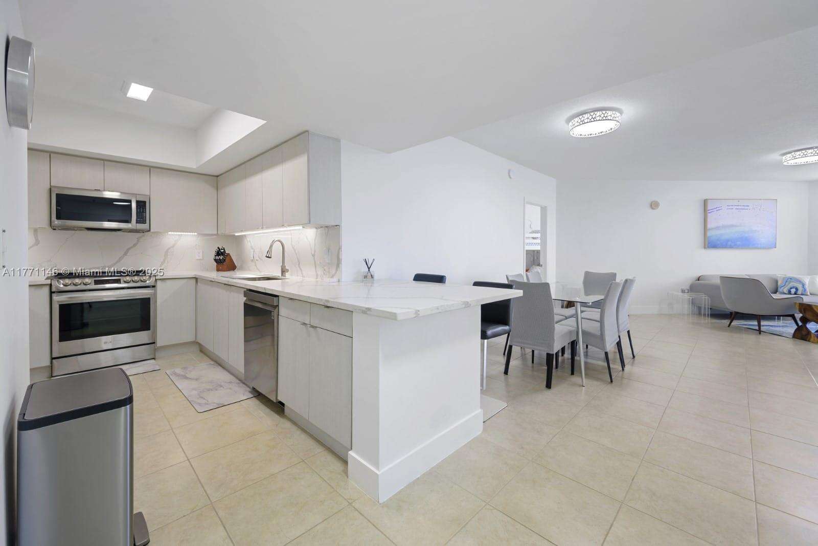 La Perla at 16699 Collins Ave, Sunny Isles Beach, FL 33160 - For Rent photo 7