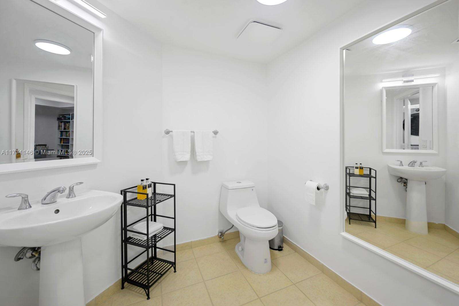 La Perla at 16699 Collins Ave, Sunny Isles Beach, FL 33160 - For Rent photo 10
