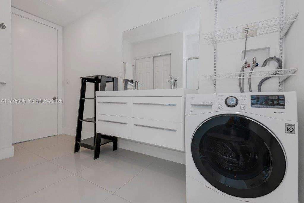Roney Palace at 2301 Collins Ave, Miami Beach, FL 33139 - For Rent photo 14