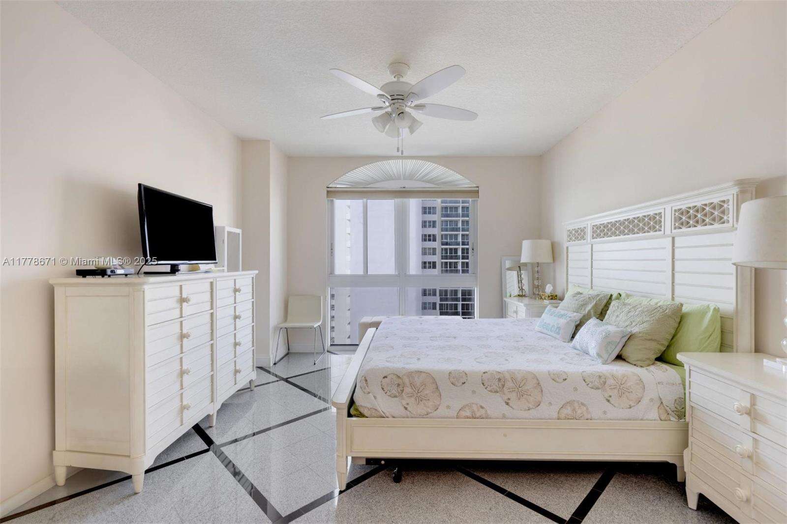 2080 Ocean Dr, Hallandale Beach, FL 33009 - For Rent photo 15