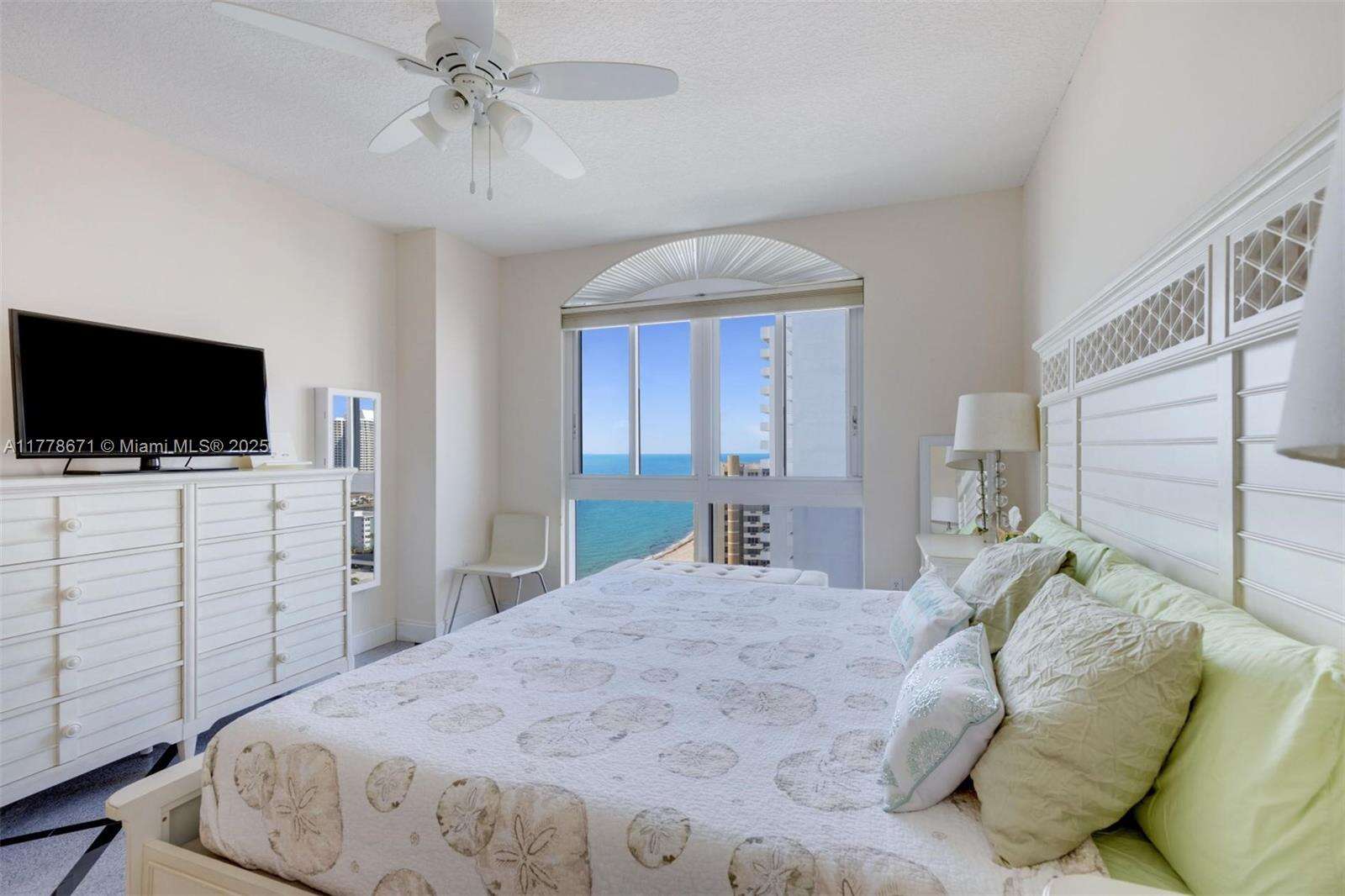 2080 Ocean Dr, Hallandale Beach, FL 33009 - For Rent photo 16