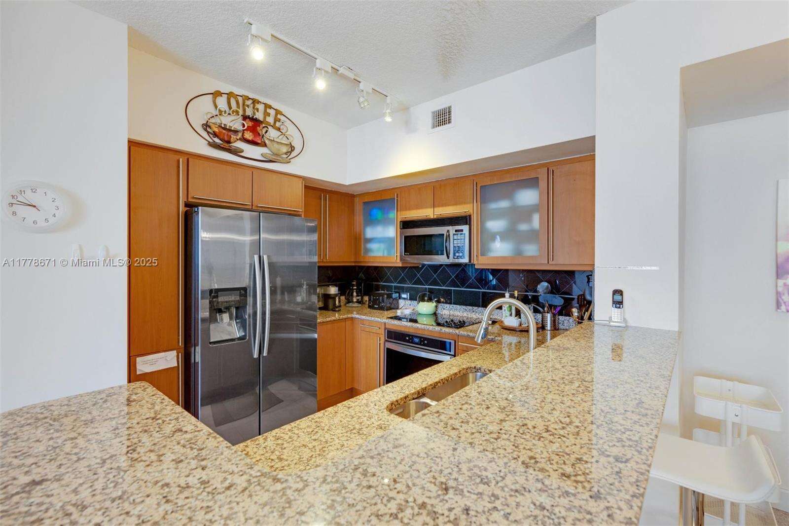 2080 Ocean Dr, Hallandale Beach, FL 33009 - For Rent photo 18