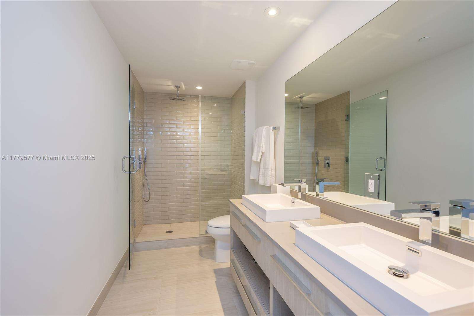 Hyde Beach House at 4010 Ocean Dr, Hollywood, FL 33019 - For Rent photo 13