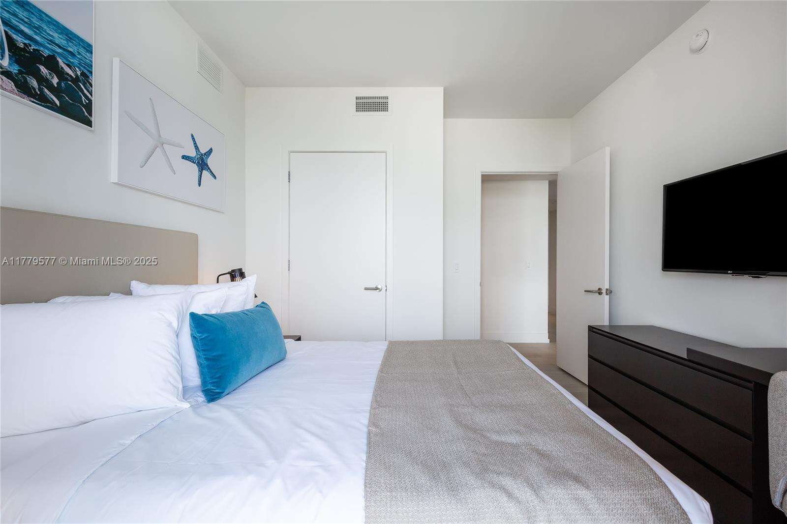 Hyde Beach House at 4010 Ocean Dr, Hollywood, FL 33019 - For Rent photo 18