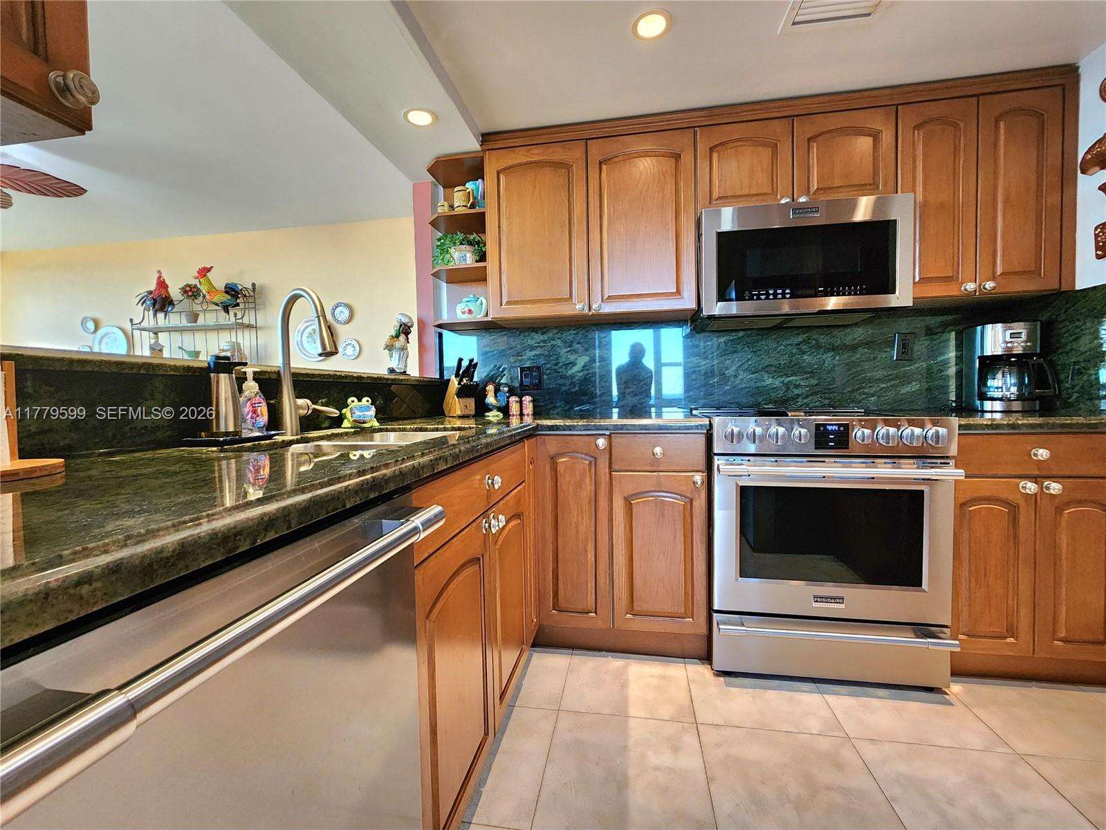 Alexander Towers at 3505 Ocean Dr, Hollywood, FL 33019 - For Rent photo 13