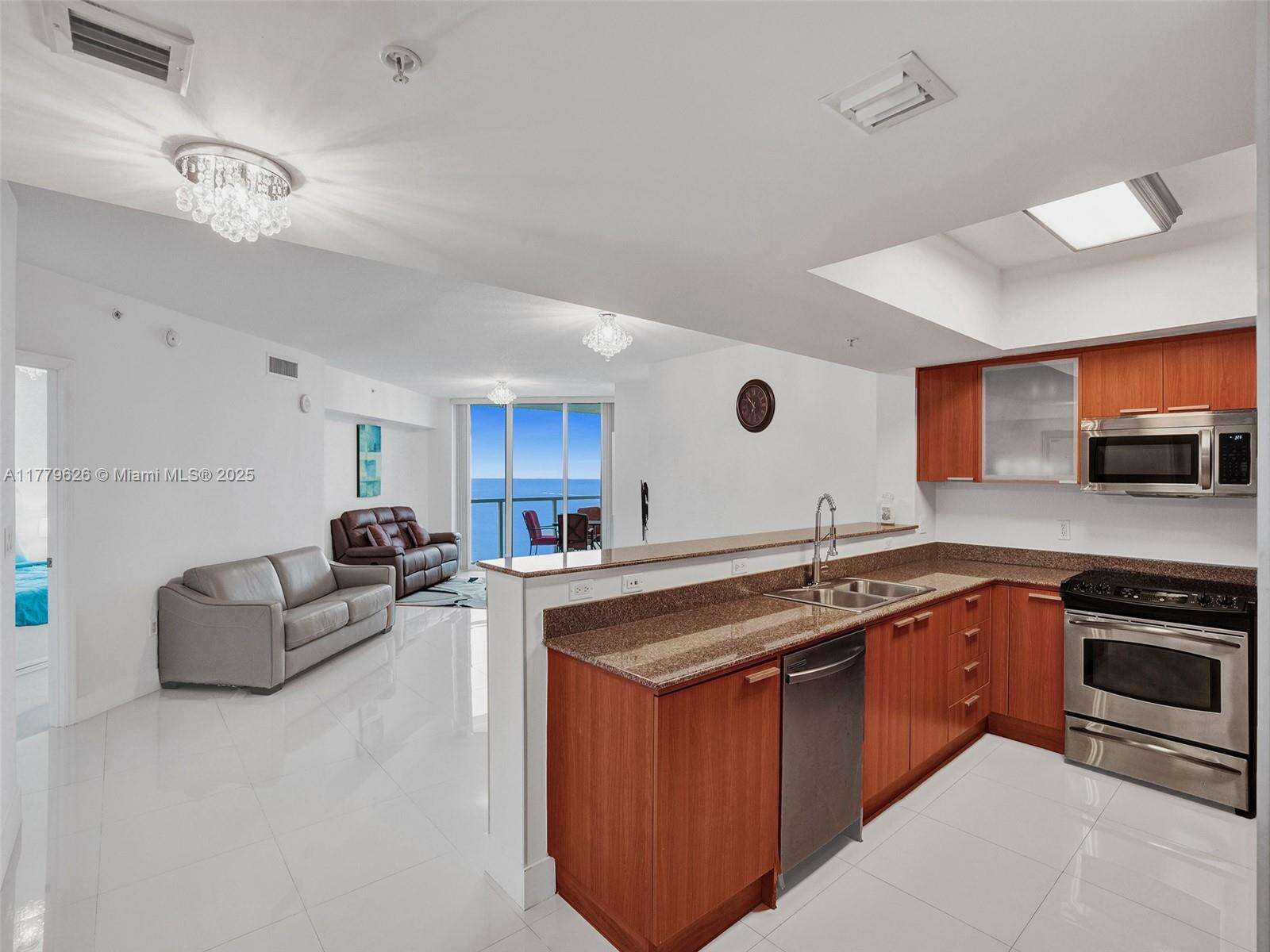 La Perla at 16699 Collins Ave, Sunny Isles Beach, FL 33160 - For Rent photo 1