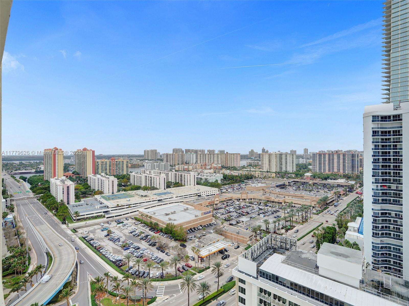 La Perla at 16699 Collins Ave, Sunny Isles Beach, FL 33160 - For Rent photo 16