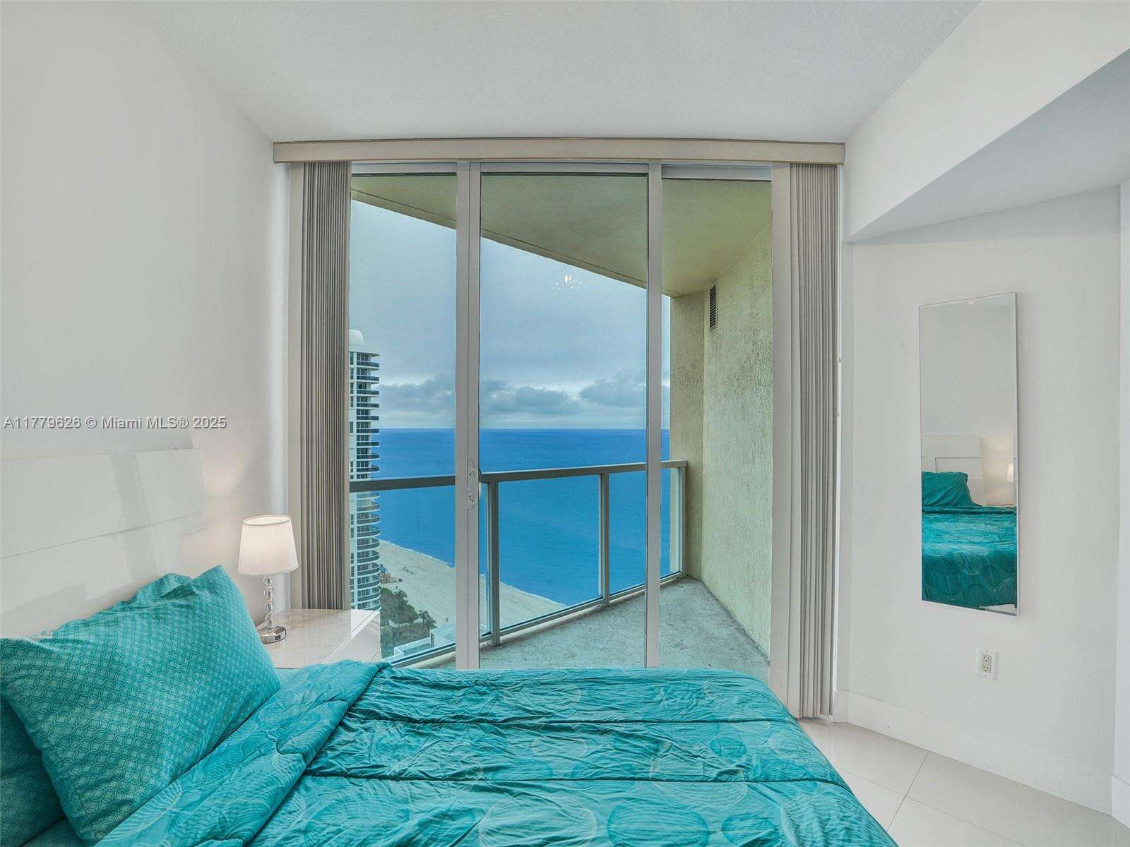 La Perla at 16699 Collins Ave, Sunny Isles Beach, FL 33160 - For Rent photo 22