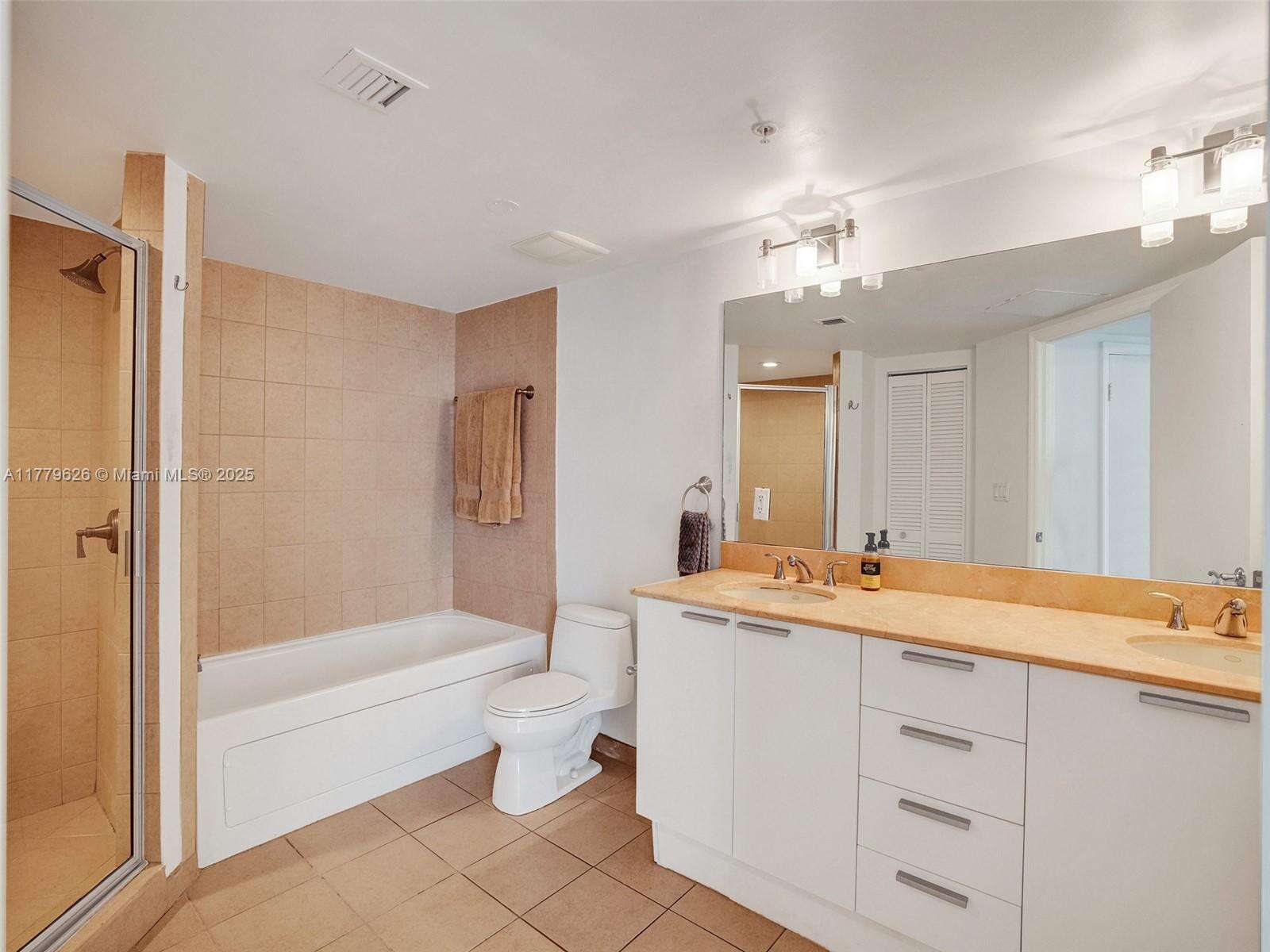 La Perla at 16699 Collins Ave, Sunny Isles Beach, FL 33160 - For Rent photo 23