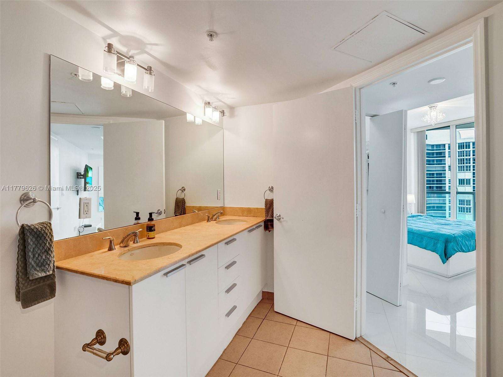La Perla at 16699 Collins Ave, Sunny Isles Beach, FL 33160 - For Rent photo 24