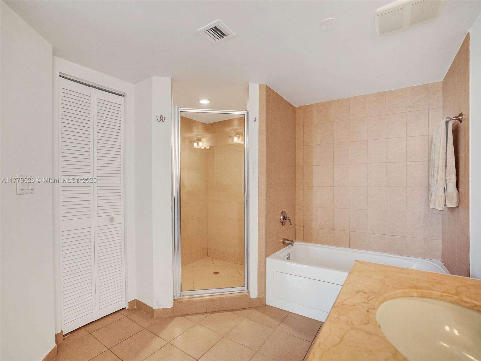 La Perla at 16699 Collins Ave, Sunny Isles Beach, FL 33160 - For Rent photo 25