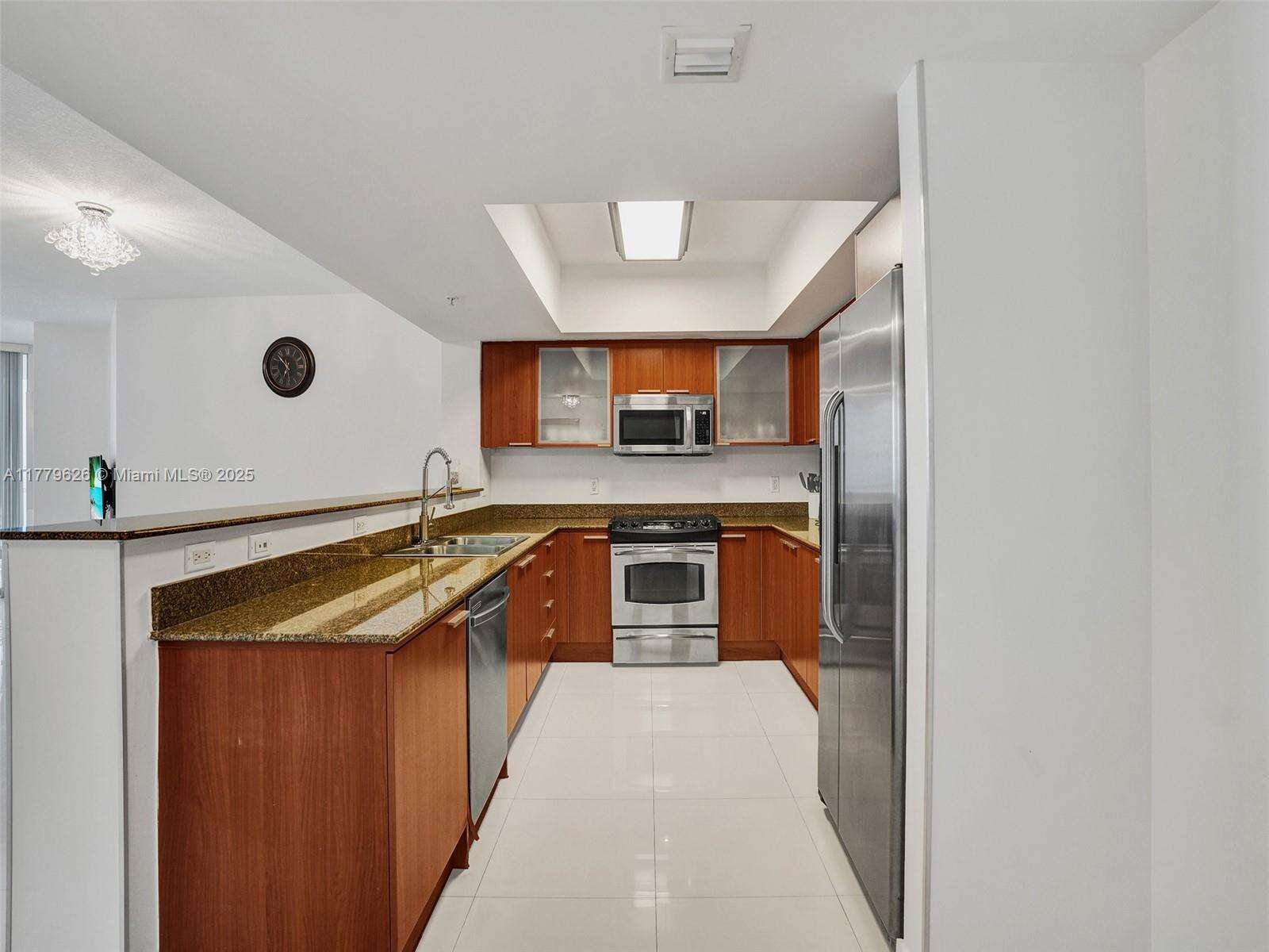 La Perla at 16699 Collins Ave, Sunny Isles Beach, FL 33160 - For Rent photo 29