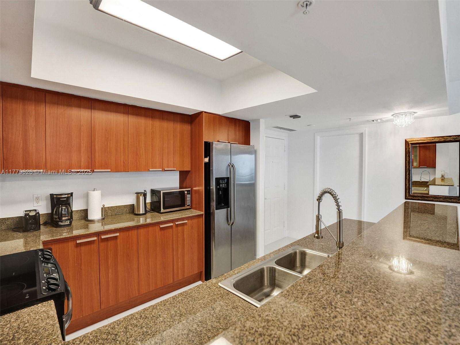 La Perla at 16699 Collins Ave, Sunny Isles Beach, FL 33160 - For Rent photo 4