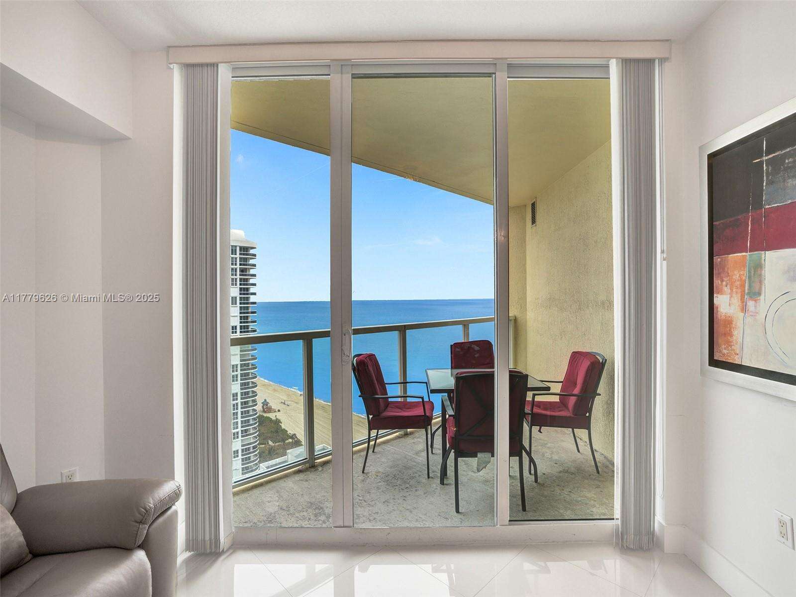 La Perla at 16699 Collins Ave, Sunny Isles Beach, FL 33160 - For Rent photo 32