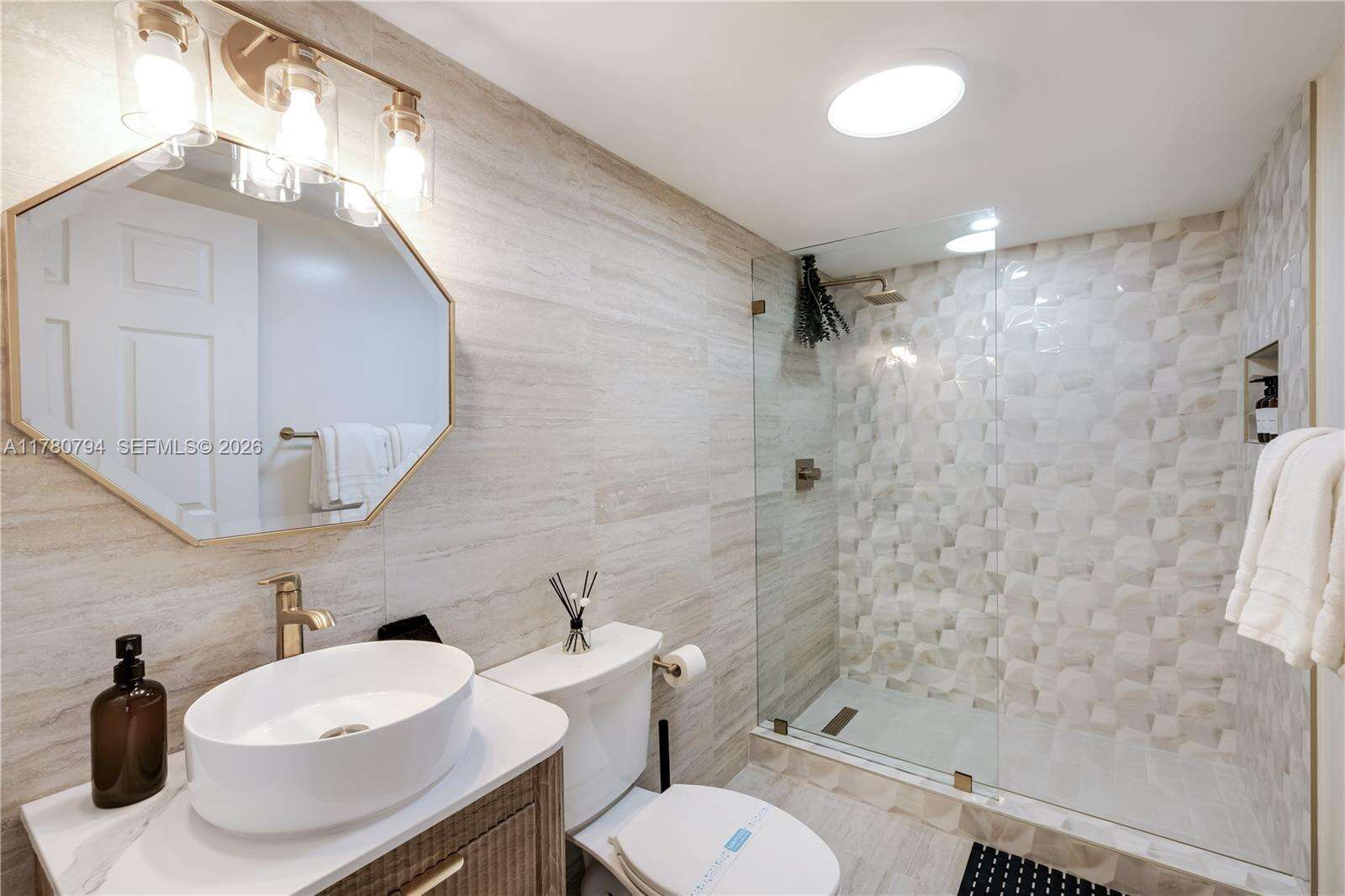 The Mutiny at 2951 Bayshore Dr, Miami, FL 33133 - For Rent photo 12