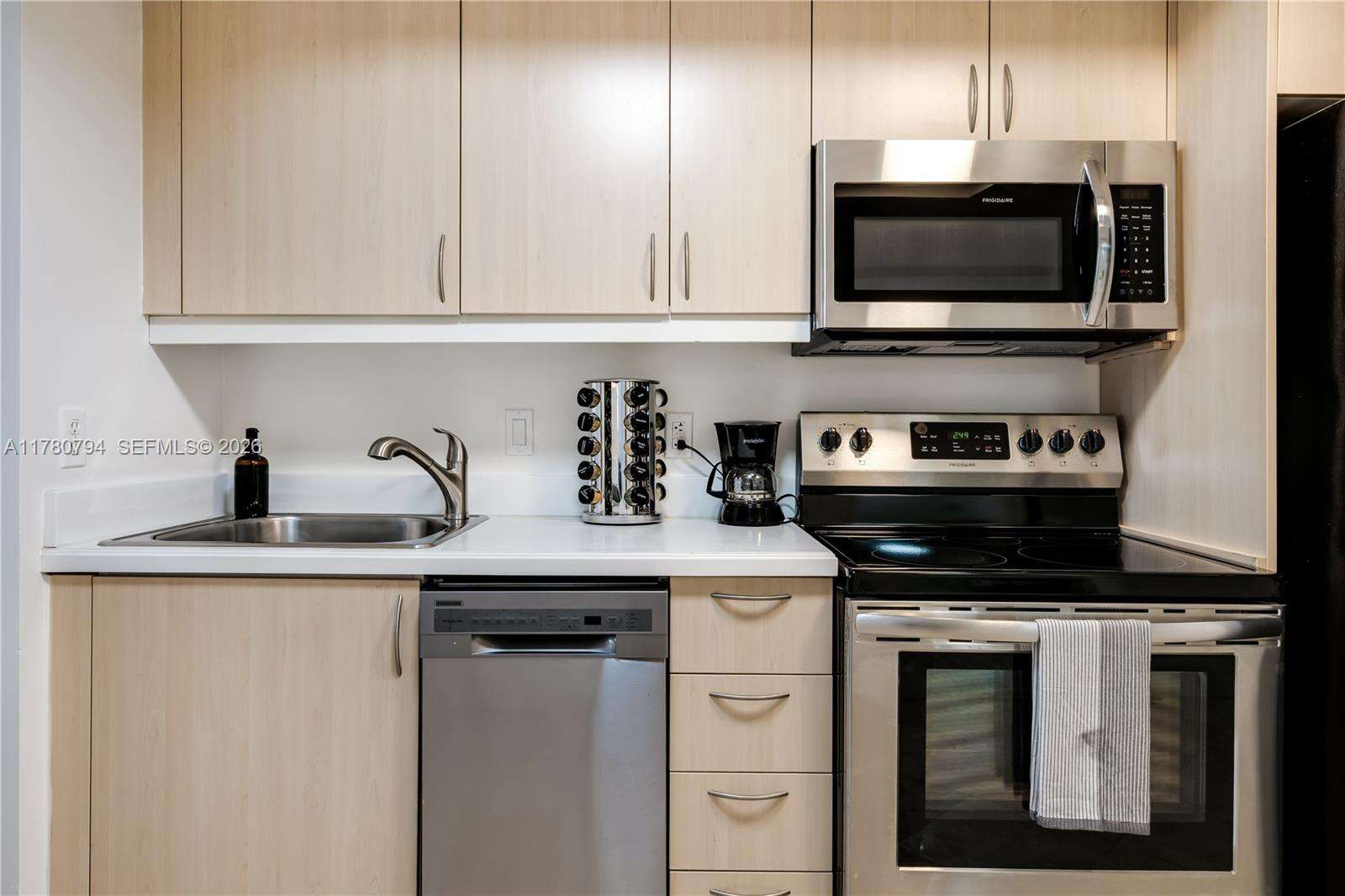 The Mutiny at 2951 Bayshore Dr, Miami, FL 33133 - For Rent photo 3