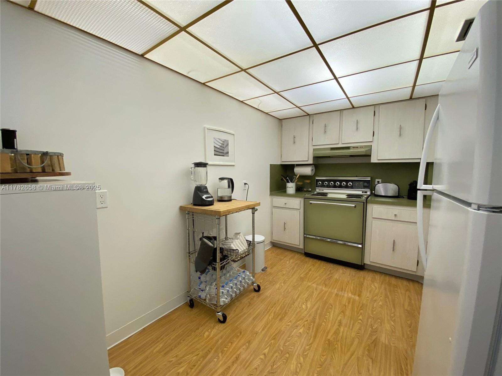 Arlen House at 100 Bayview Dr, Sunny Isles Beach, FL 33160 - For Rent photo 10