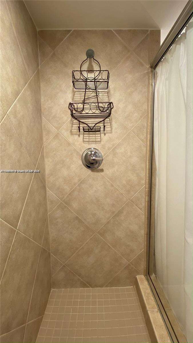 2080 Ocean Dr, Hallandale Beach, FL 33009 - For Rent photo 27
