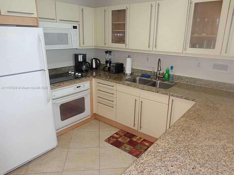 Roney Palace at 2301 Collins Ave, Miami Beach, FL 33139 - For Rent photo 17