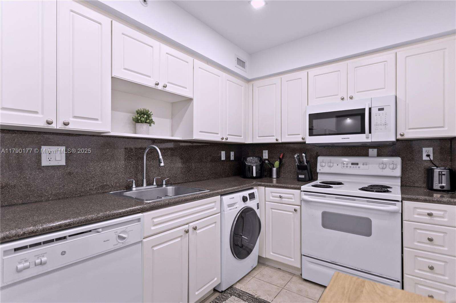 The Wave at 2501 Ocean Dr, Hollywood, FL 33019 - For Rent photo 13