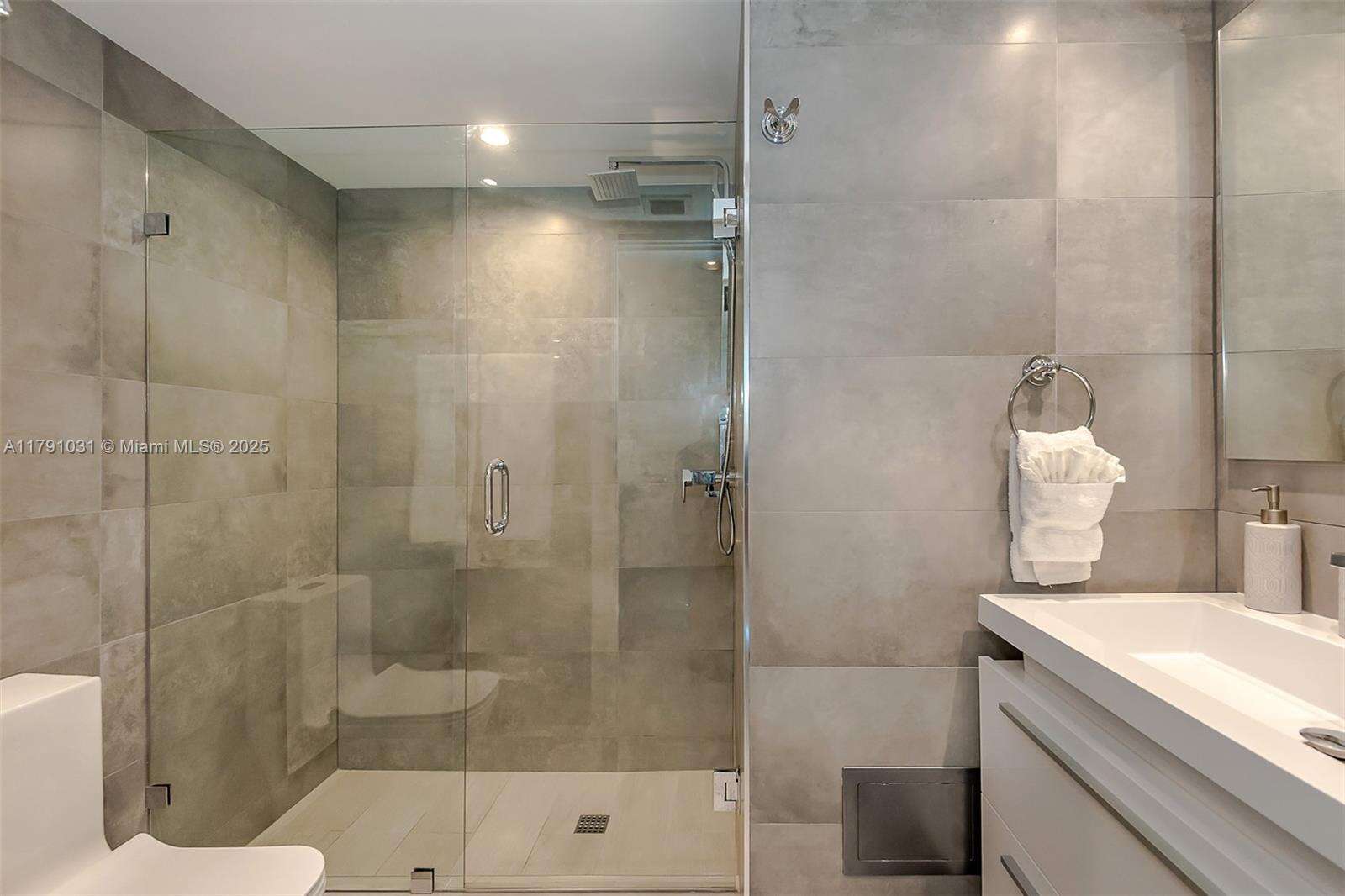Yacht Club At Portofino at 90 Alton Rd, Miami Beach, FL 33139 - For Rent photo 21