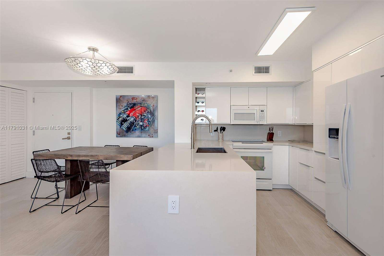 Yacht Club At Portofino at 90 Alton Rd, Miami Beach, FL 33139 - For Rent photo 9