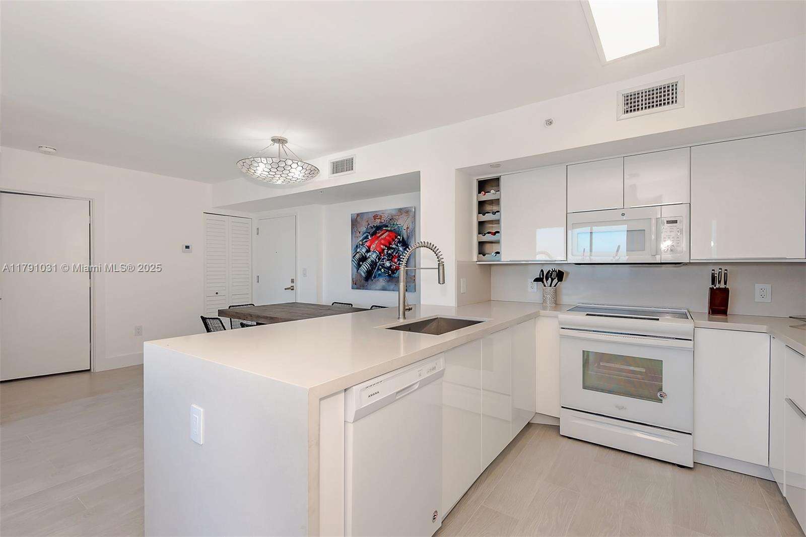 Yacht Club At Portofino at 90 Alton Rd, Miami Beach, FL 33139 - For Rent photo 10