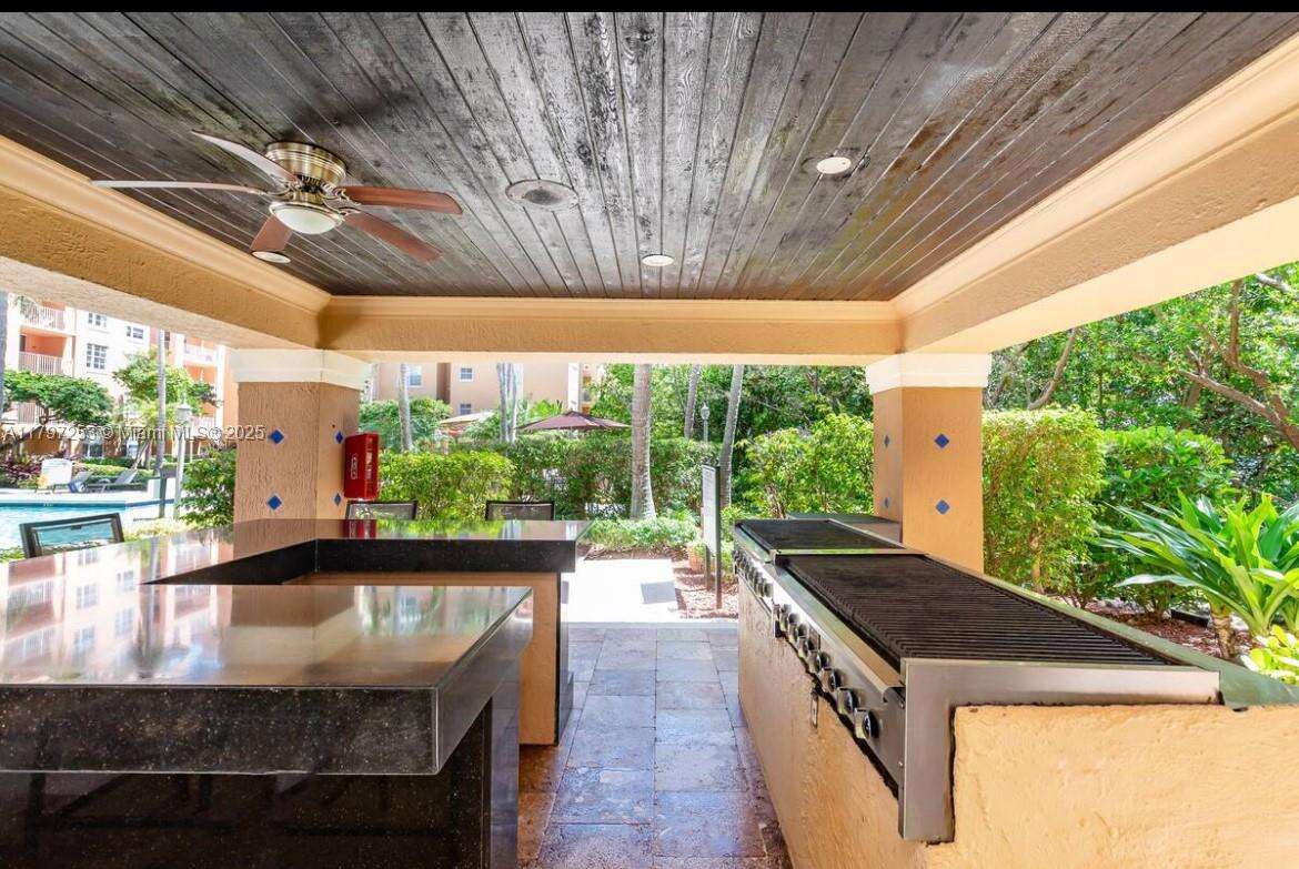 The Yacht Club At Aventura at 19877 Country Club Dr, Aventura, FL 33180 - For Rent photo 32