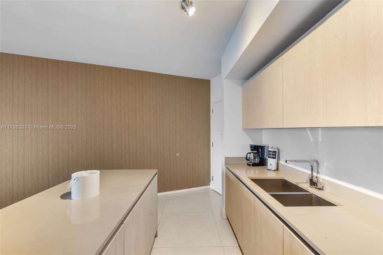 Hyde Resort at 4111 Ocean Dr, Hollywood, FL 33019 - For Rent photo 5
