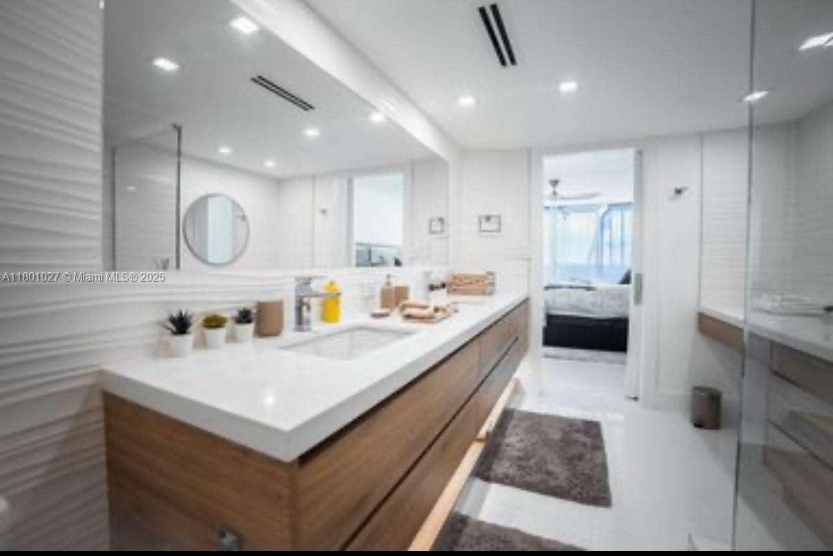 5600 Collins Ave, Miami Beach, FL 33140 - For Rent photo 13