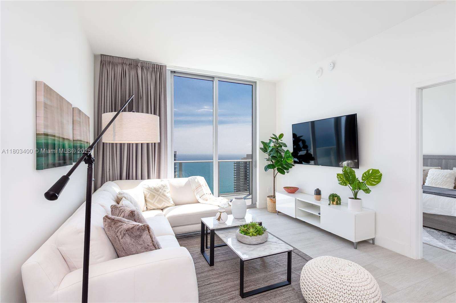 Hyde Beach House at 4010 Ocean Dr, Hollywood, FL 33019 - For Rent photo 2