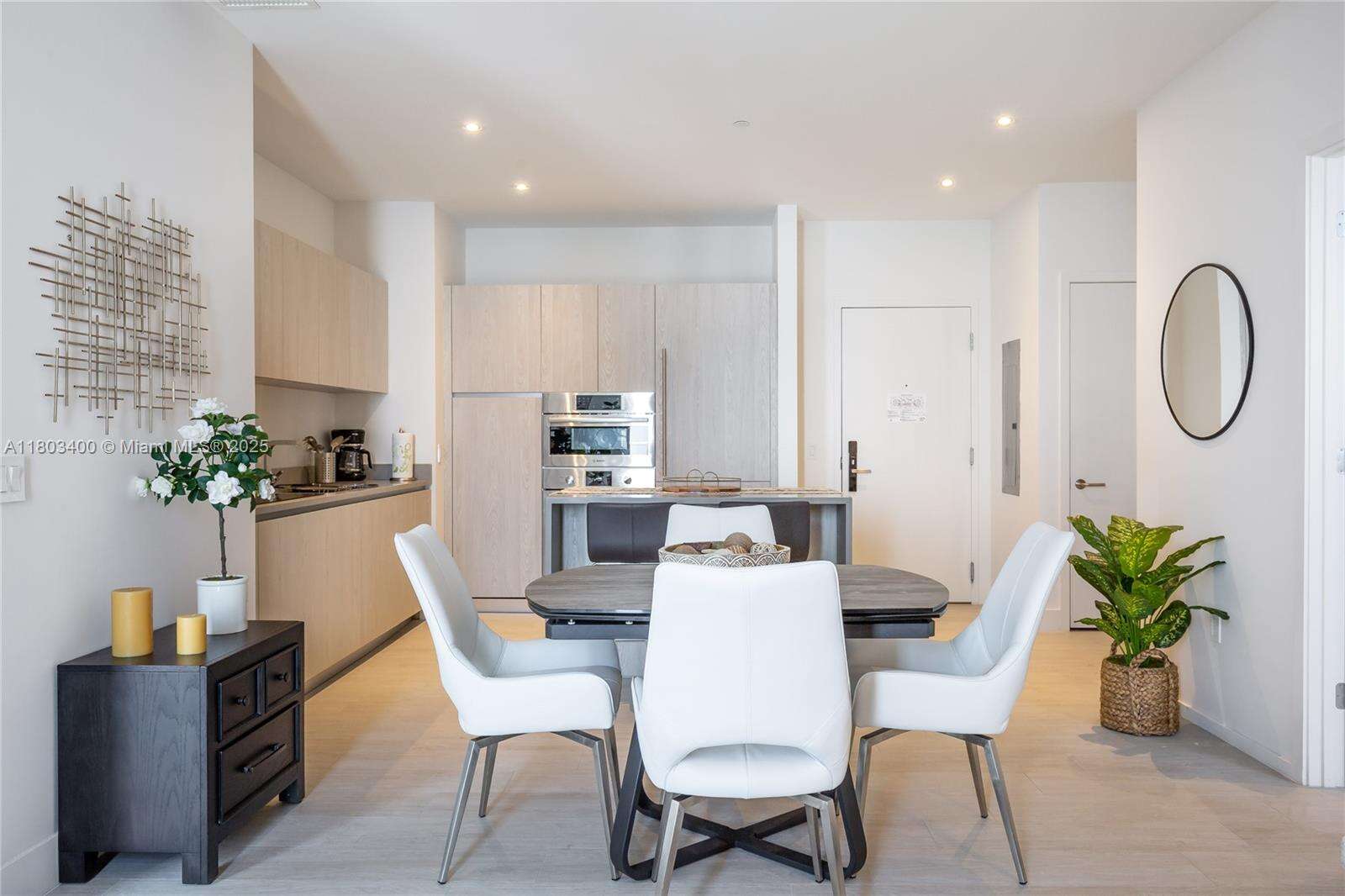 Hyde Beach House at 4010 Ocean Dr, Hollywood, FL 33019 - For Rent photo 11