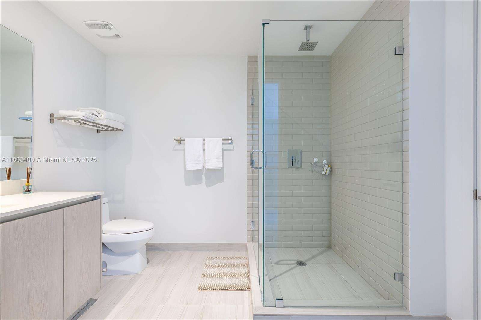 Hyde Beach House at 4010 Ocean Dr, Hollywood, FL 33019 - For Rent photo 19