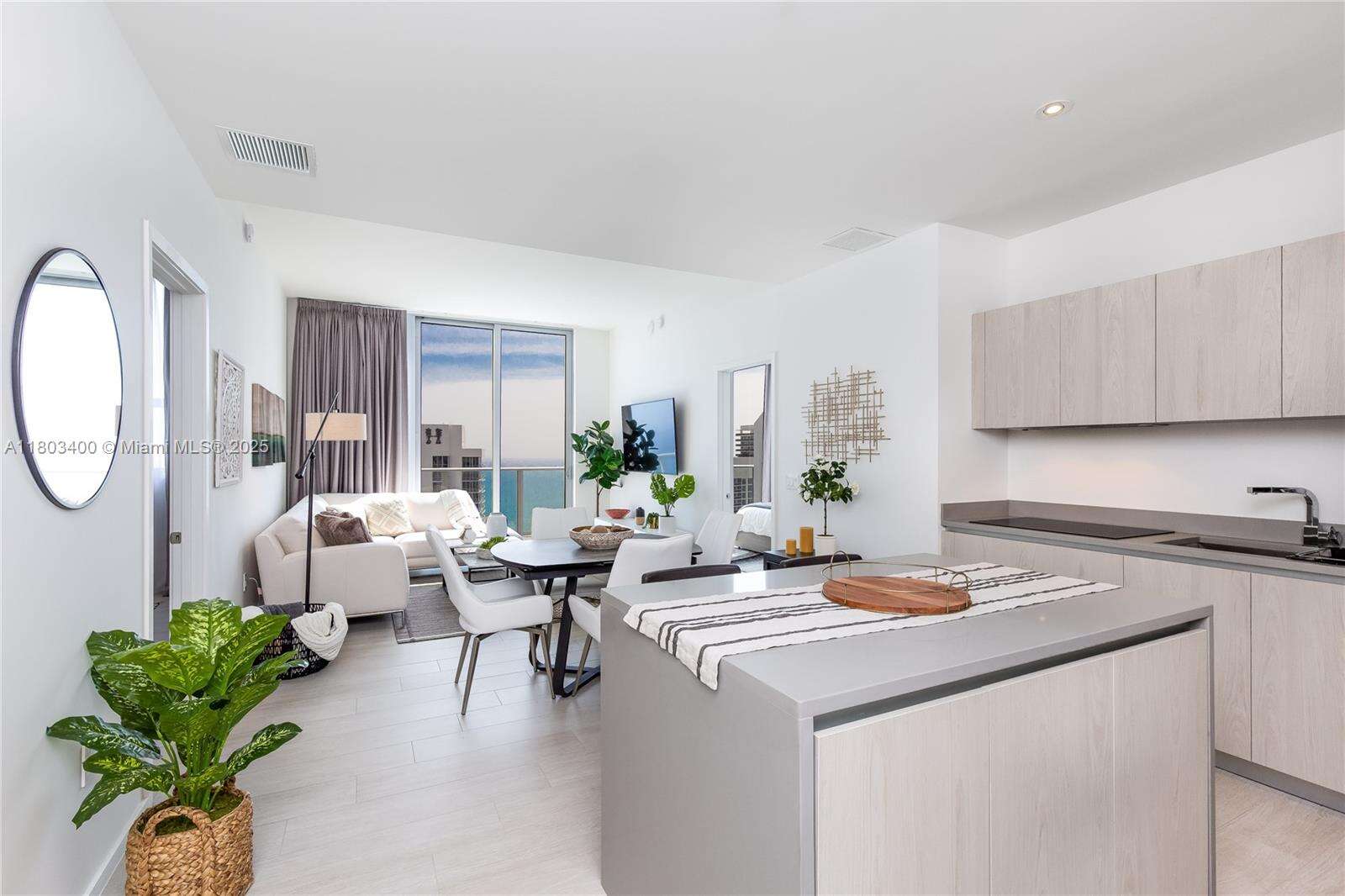 Hyde Beach House at 4010 Ocean Dr, Hollywood, FL 33019 - For Rent photo 3